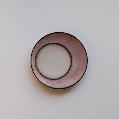 Asymmetric plate